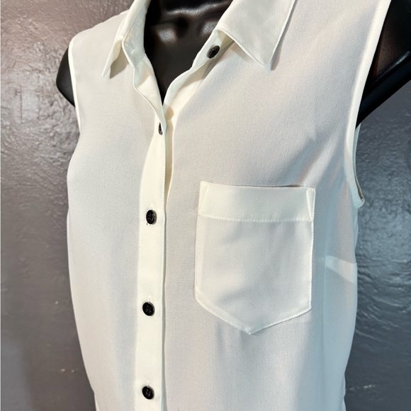 CAbi White Button Down Pleat Shirt Sleeveless Notched Collar - Picture 4 of 12